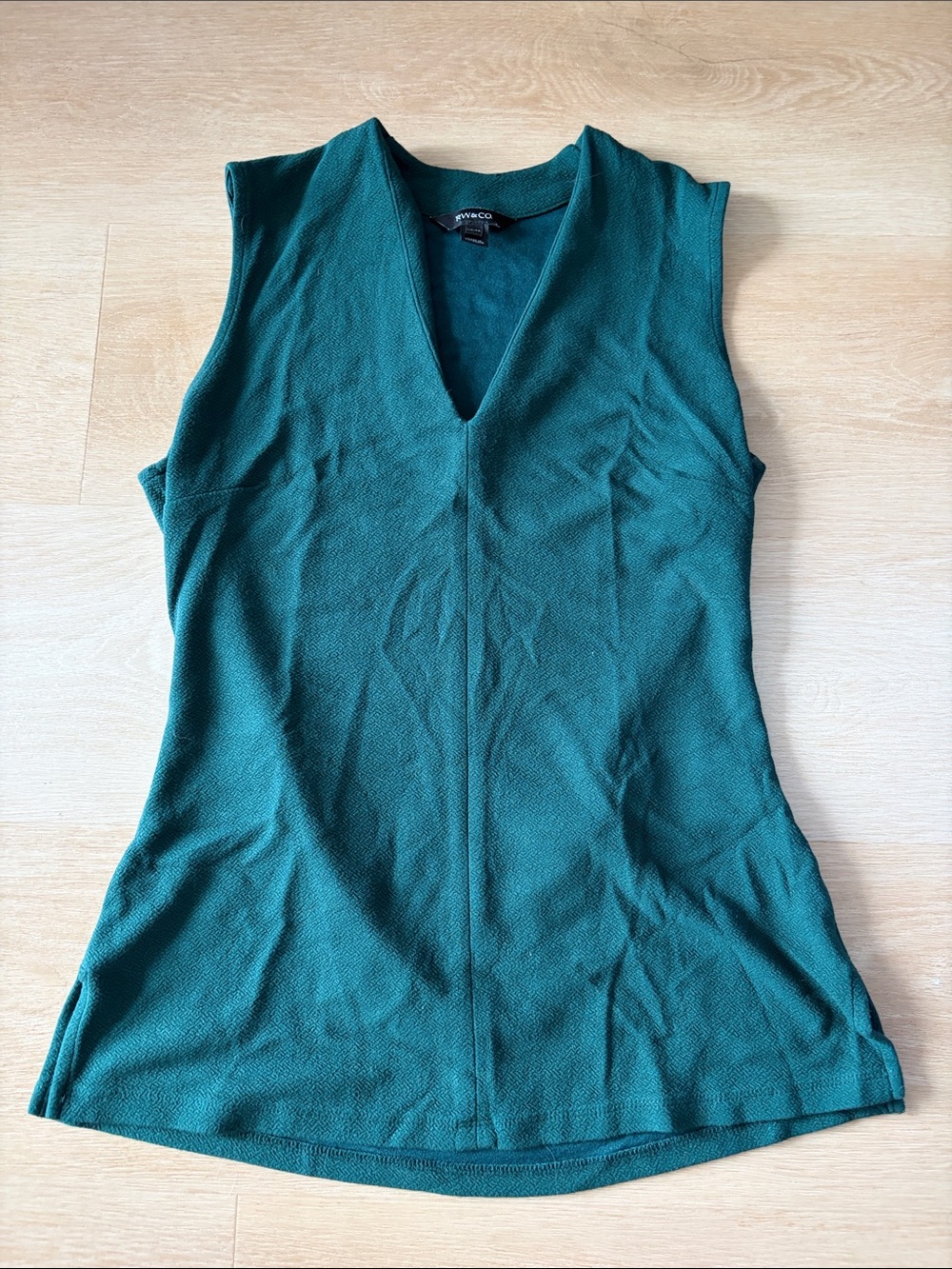 RW&CO. Teal Sleeveless V-Neck Tank Top